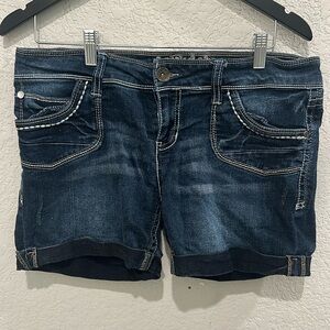 Truce denim shorts size 34